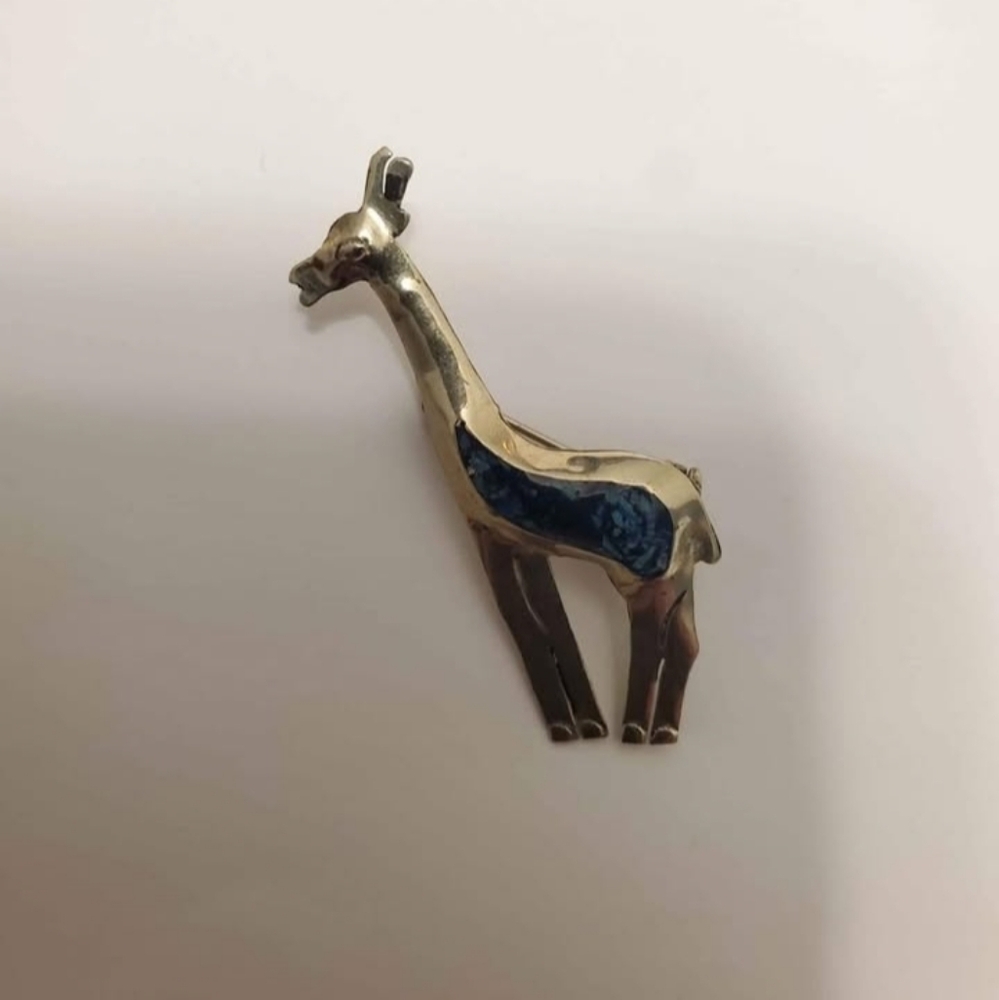 Elegant Turquoise Giraffe Brooch